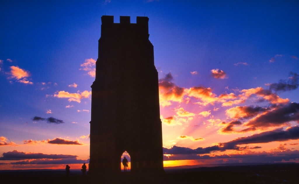 夕陽を背にした聖ミカエルの塔