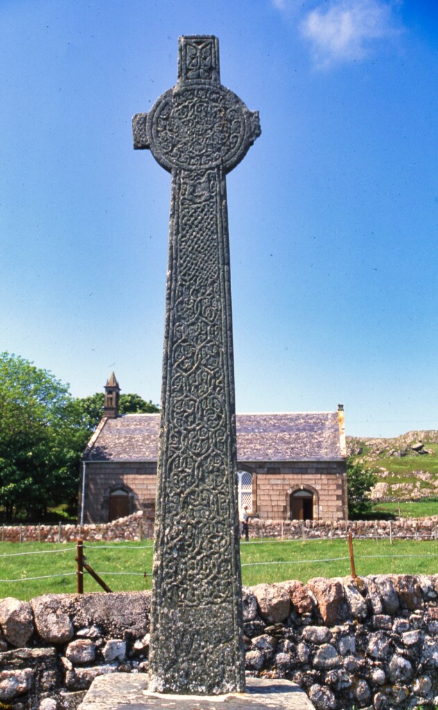 アイオナ修道院前の十字架