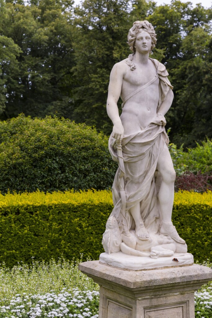パルテール庭園内のアポロ像