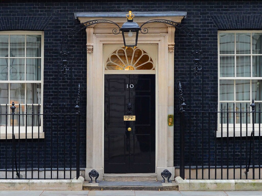 首相官邸の玄関ドア