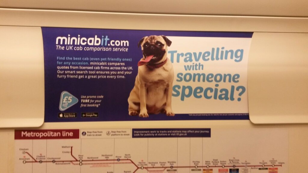 地下鉄でみかけた犬も乗車OKのミニキャブ会社の広告