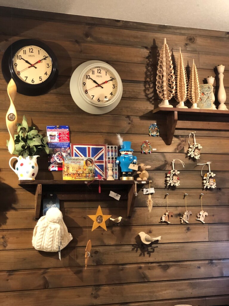 店内の壁に飾られている珍しい商品