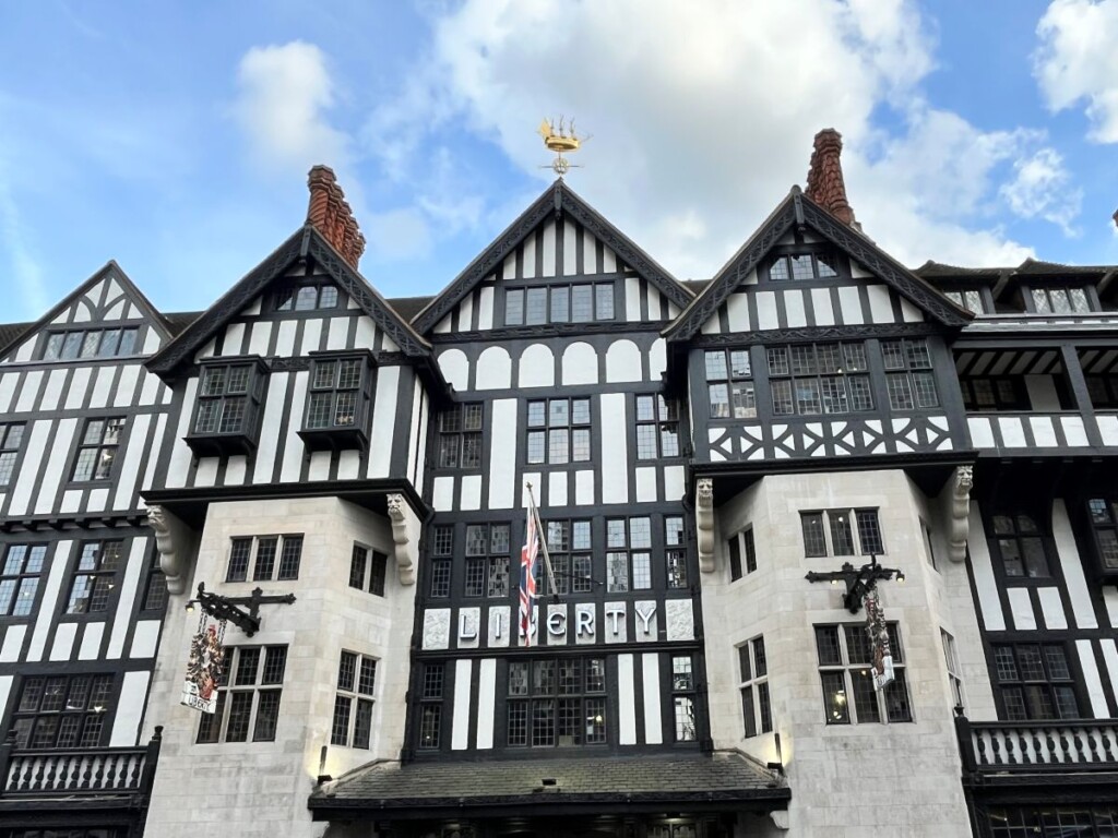 ロンドンの象徴的なデパート『リバティ』